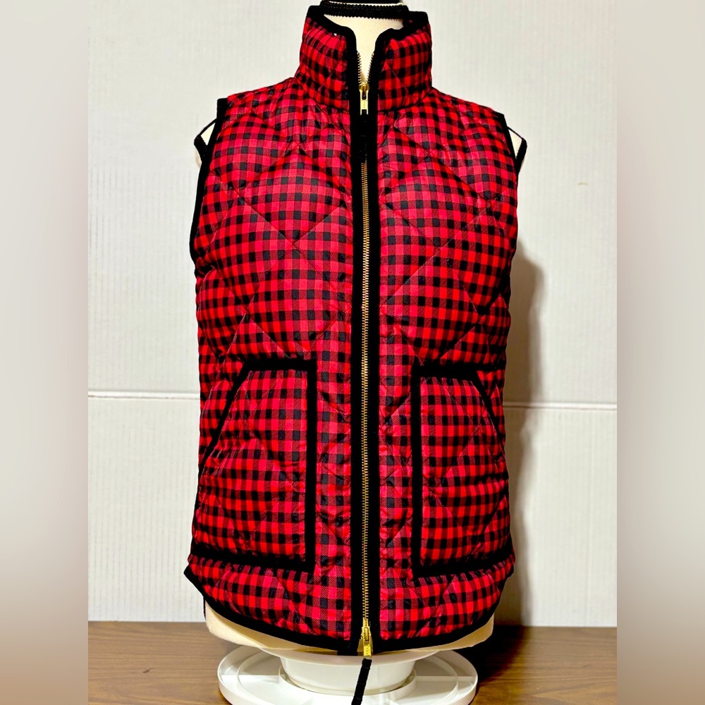 J.Crew XS quilted vest red & black buffalo plaid. Full zip front Snap pockets